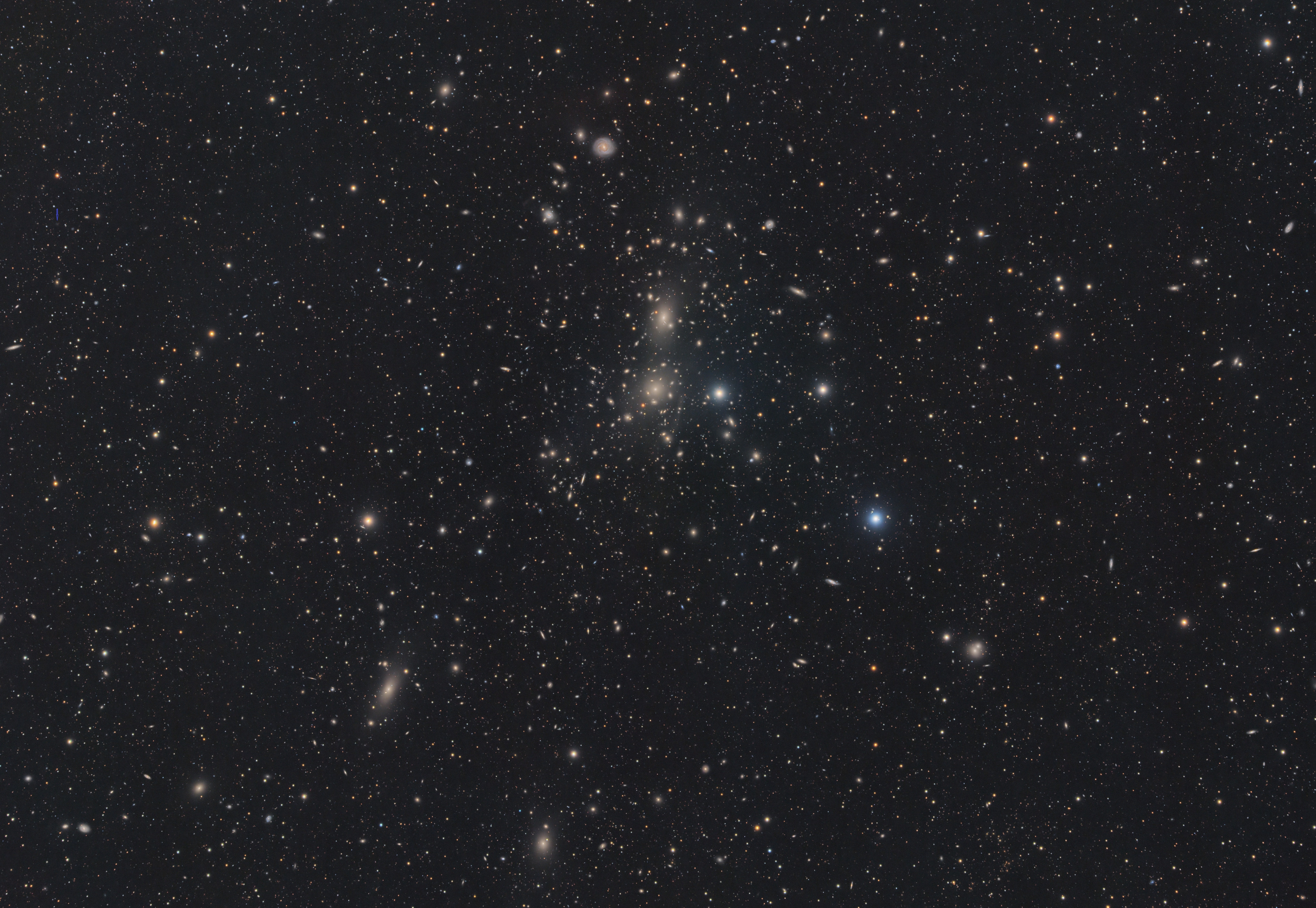 Coma_cluster_a_Dragonfly-cam-sipka